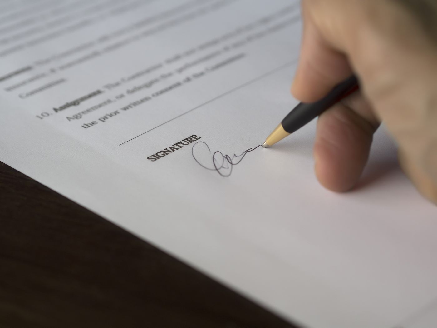 Signature d’un contrat de location professionnel
