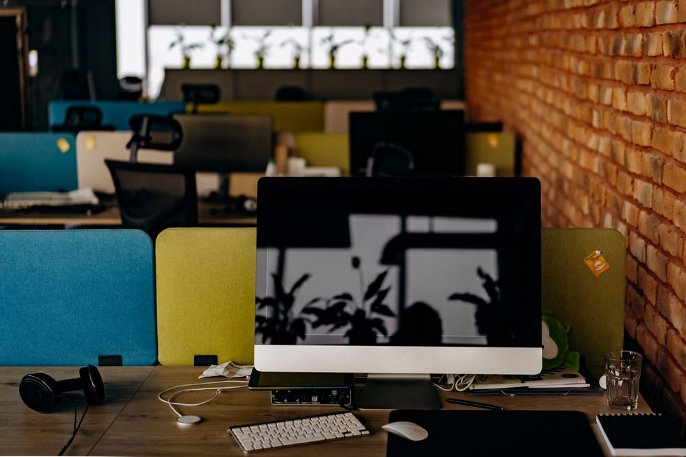 Vue 3 — Station de travail fixe + écran 24"